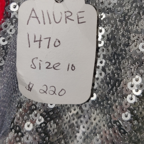 Clothing - Picture 3 of 16